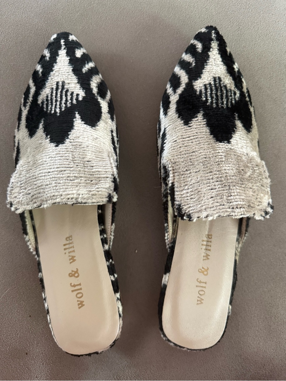 Wolf & Willa Black White Silk Velvet Ikat Mules Size 36